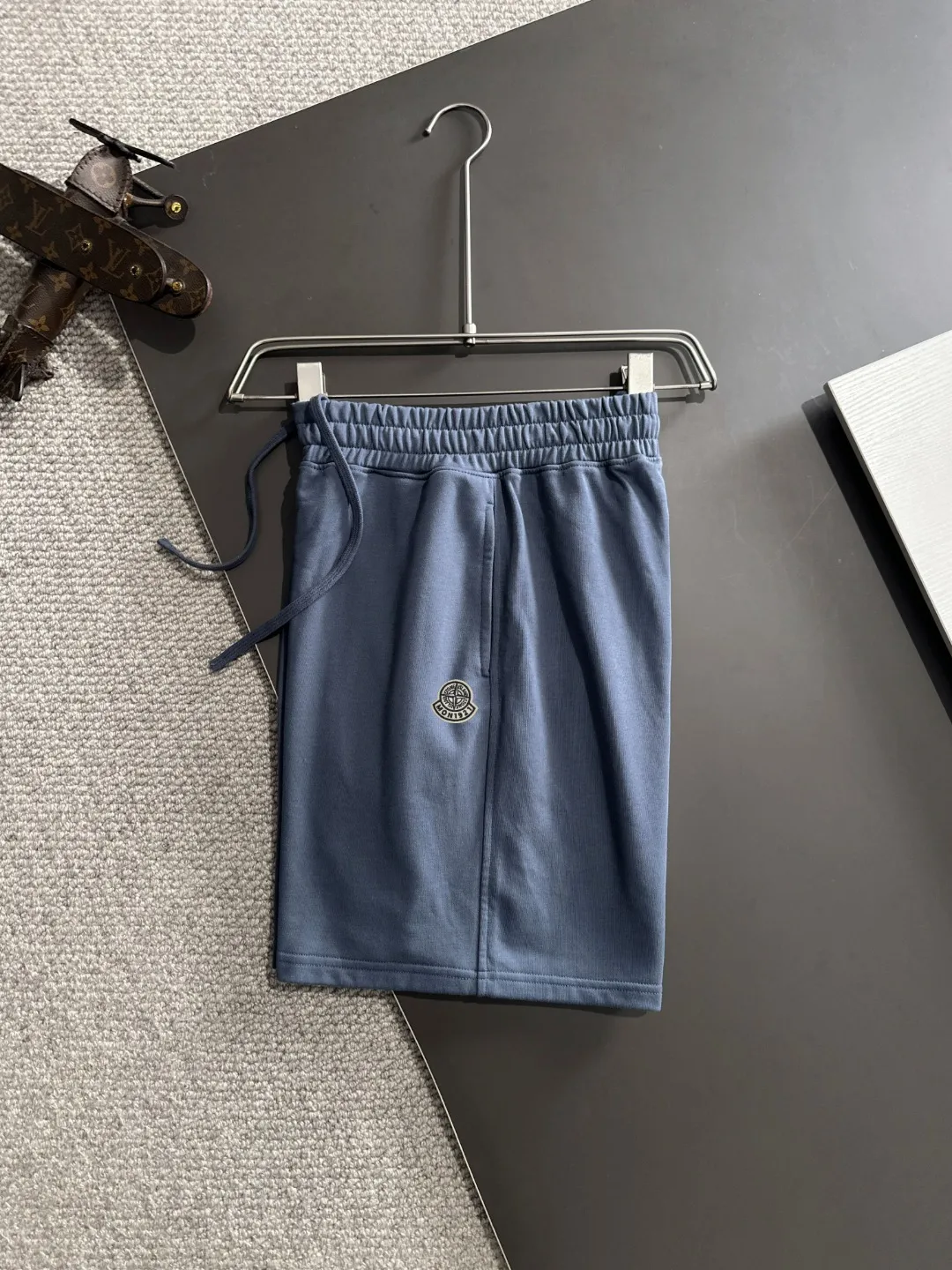 Next day shipping P460 Stone lsland/stone island high quality 2025 spring and summer new casual heavy industry suit exclusively developed by yb! High quality production! Imported custom-made fabrics for foreign orders, with high breathability and comfort, impeccable details, brand element design concept, delicate and soft feel! It presents a casual cut and the upper body shape is great! On sale simultaneously on the official website! From a high-end men's positioning brand, the low-key luxury taste is irresistible! Exquisite workmanship and impeccable quality! The overall style is simple, fashionable and timeless, fully meeting the requirements of stylish and tasteful dressing! Size: S-XXL